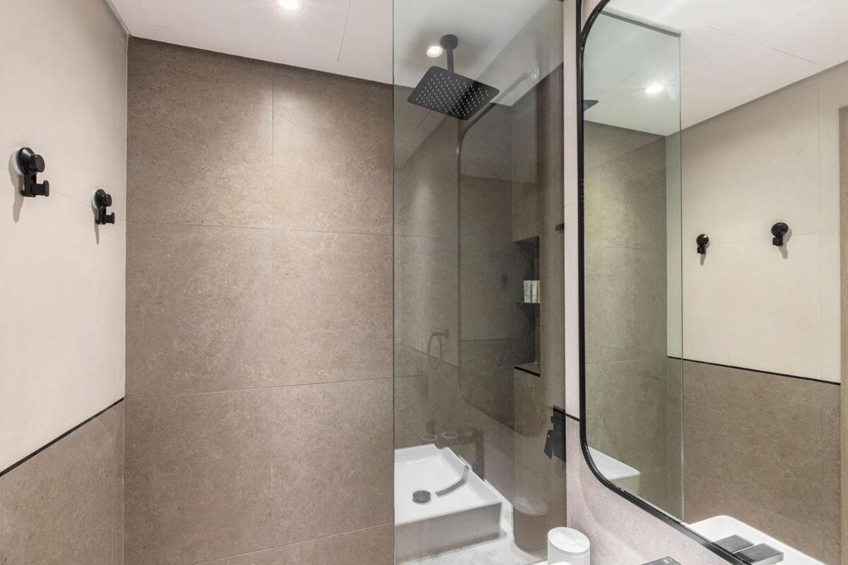 Apartment 1br With Huge Terrace & Pool Access Dubai