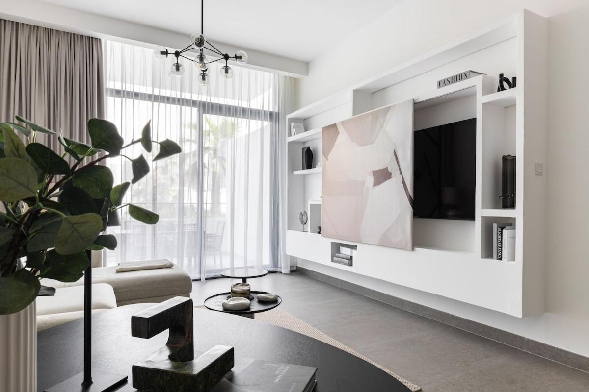 1br With Huge Terrace & Pool Access Apartment