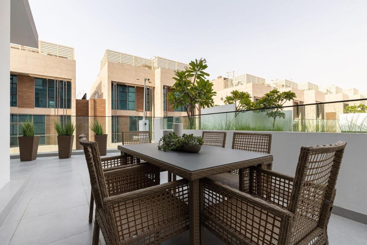 1br With Huge Terrace & Pool Access *