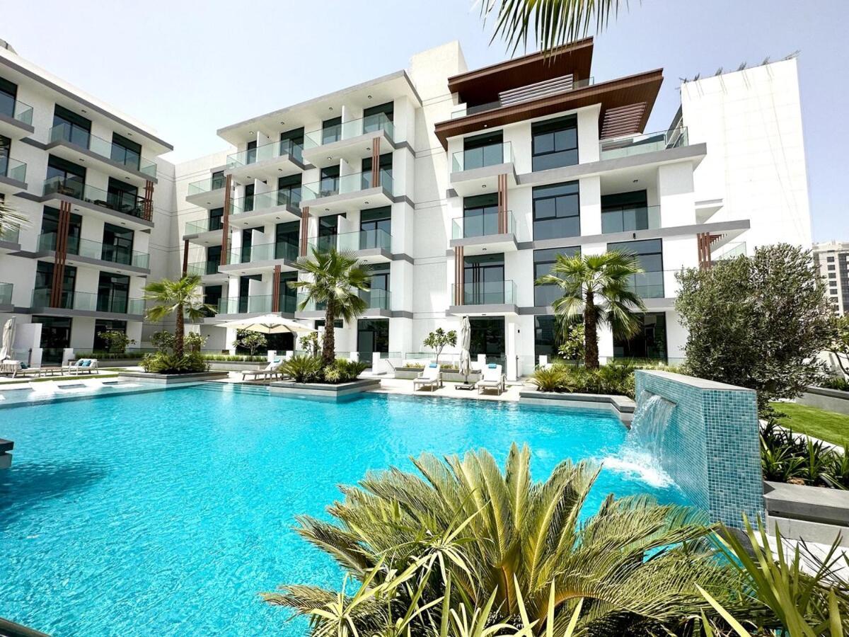 1br With Huge Terrace & Pool Access * Dubai