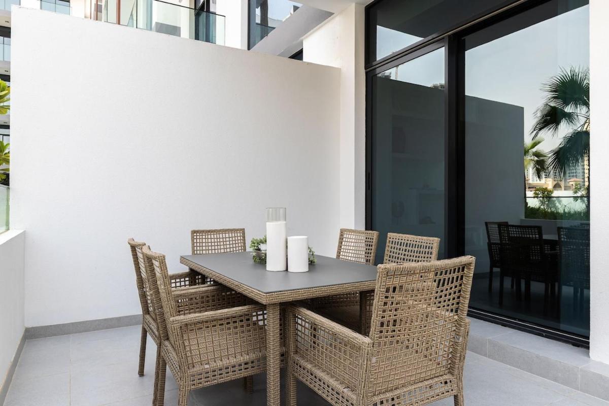 1br With Huge Terrace & Pool Access Apartment Dubai
